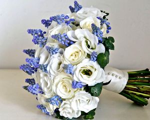 Preview wallpaper roses, lisianthus russell, muscari, beads, flowers, bouquet