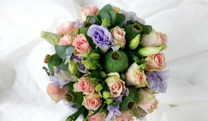 Preview wallpaper roses, lisianthus russell, poppy, pods, bouquet