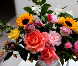 Preview wallpaper roses, sunflowers, jasmine, flowers, bouquets, composition, vase