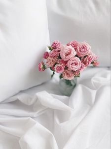 Preview wallpaper roses, vase, flowers, aesthetics