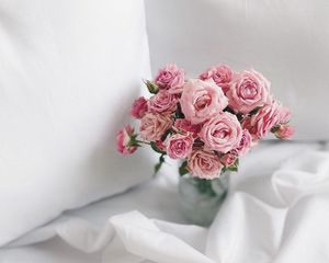 Preview wallpaper roses, vase, flowers, aesthetics