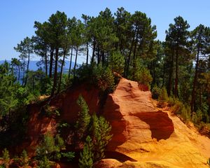 Preview wallpaper roussillon, rock, quarry, trees