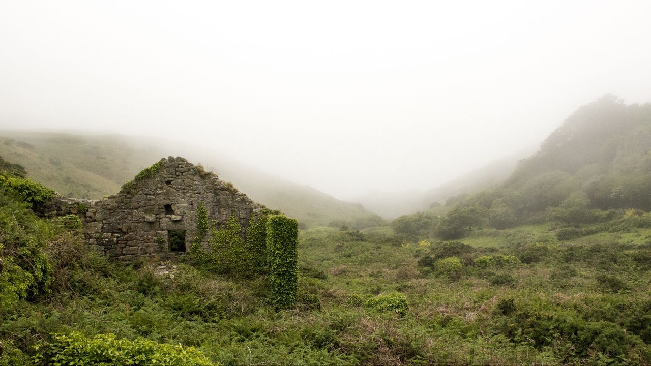 Wallpaper ruins, mountains, grass, fog