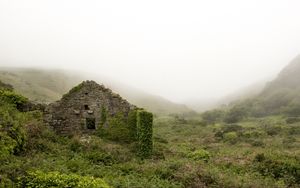 Preview wallpaper ruins, mountains, grass, fog