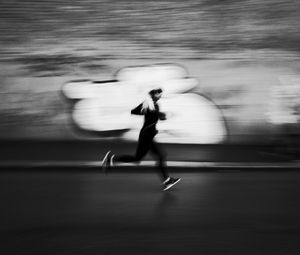 Preview wallpaper running, bw, athlete, outlines, speed