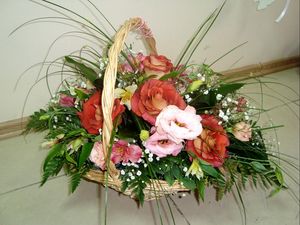 Preview wallpaper russell lisianthus, alstroemeria, roses, ferns, gypsophila, composition, basket
