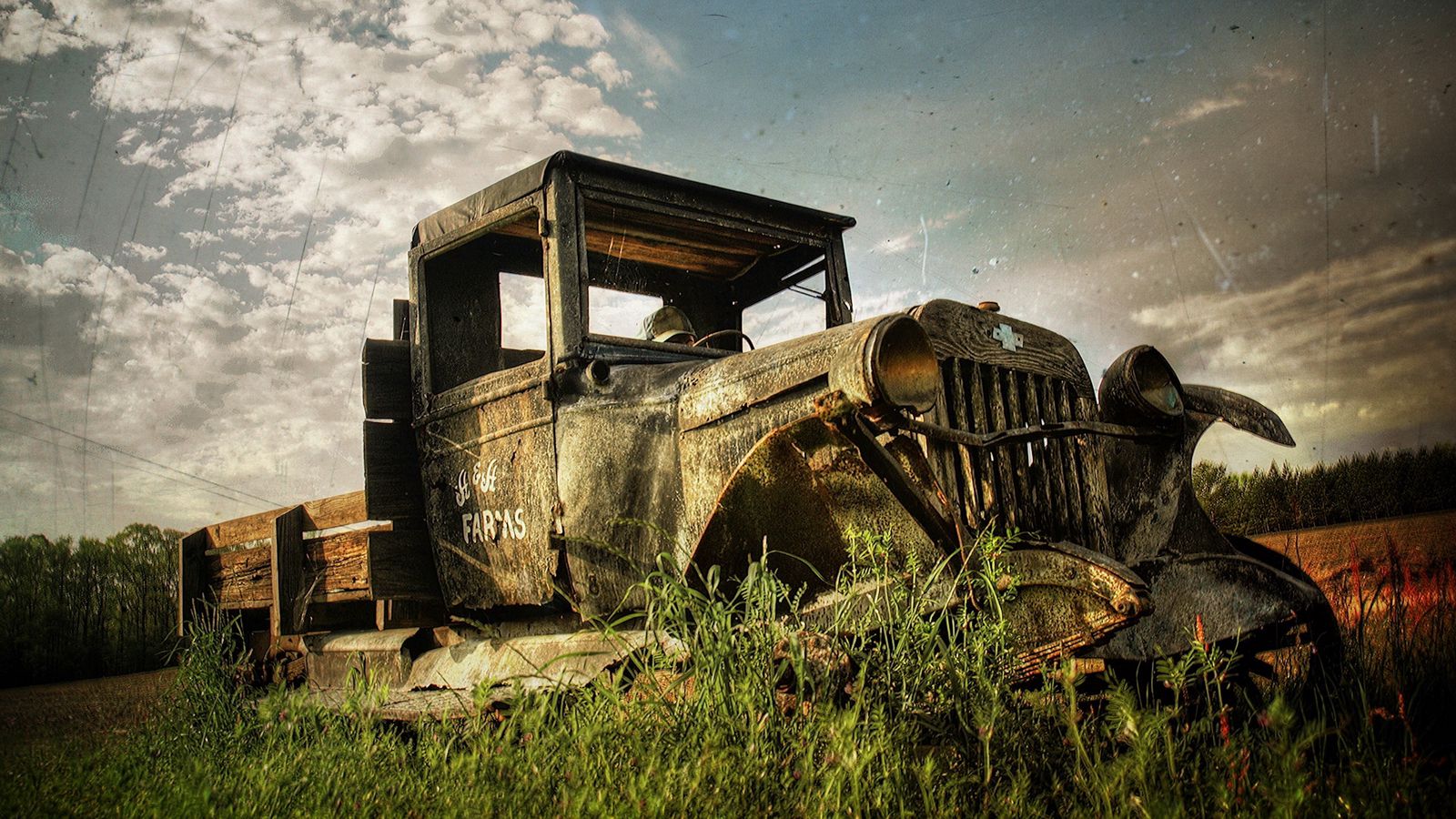 Old max. Заброшенные Грузовики. Заброшенный фургон. Старые автомобили. Заброшенные грузовые автомобили.