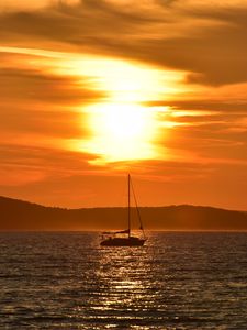 Preview wallpaper sailboat, boat, sea, sunset, glare