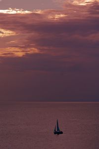 Preview wallpaper sailboat, horizon, sea, sunset