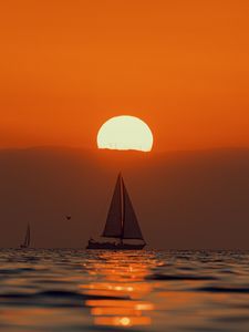 Preview wallpaper sailboat, sun, glare, sea, sunset