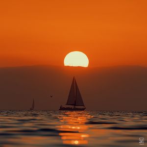 Preview wallpaper sailboat, sun, glare, sea, sunset