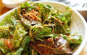 Preview wallpaper salad, leaves, sauce