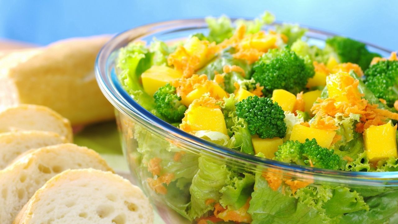 Wallpaper salad, vegetables, bread