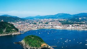 Preview wallpaper san sebastian, island, sea, ocean, buildings, greenery