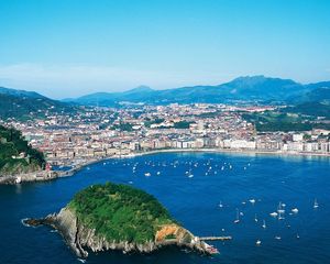 Preview wallpaper san sebastian, island, sea, ocean, buildings, greenery