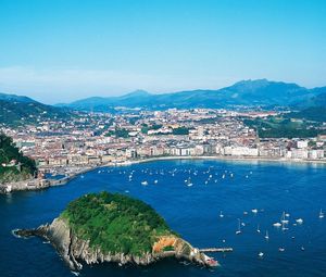 Preview wallpaper san sebastian, island, sea, ocean, buildings, greenery