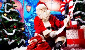 Preview wallpaper santa claus, look, door gifts, list, christmas, new year