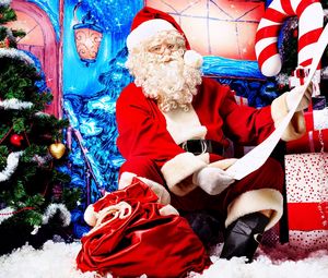 Preview wallpaper santa claus, look, door gifts, list, christmas, new year