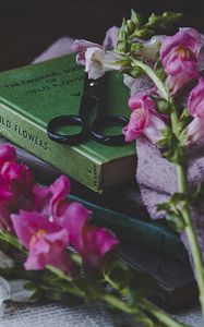 Preview wallpaper scissors, books, flowers, aesthetics