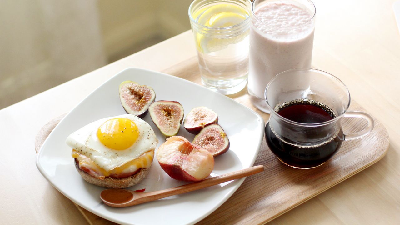 Wallpaper scrambled eggs, figs, fruits, breakfast