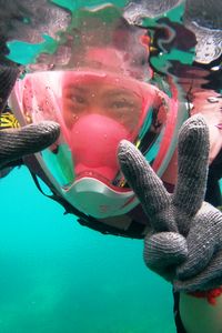 Preview wallpaper scuba diver, mask, glove, gesture