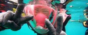 Preview wallpaper scuba diver, mask, glove, gesture