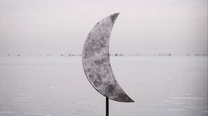 Preview wallpaper sculpture, moon, water
