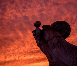 Preview wallpaper sculpture, silhouette, sky, sunset