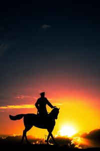 Preview wallpaper sculpture, silhouette, sunset, rider, horse, moscow, russia