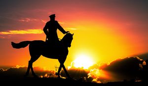 Preview wallpaper sculpture, silhouette, sunset, rider, horse, moscow, russia
