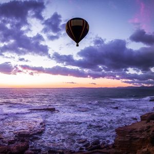 Preview wallpaper sea, air balloon, horizon, surf