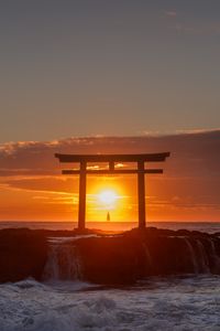 Preview wallpaper sea, arch, sunset, torii, japan