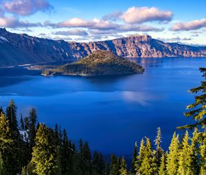 Preview wallpaper sea, bay, mountains, landscape, trees, nature