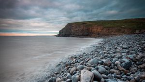 Preview wallpaper sea, beach, cliff, pebble, landscape