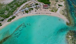 Preview wallpaper sea, beach, coast, tropics, road, cars, top view