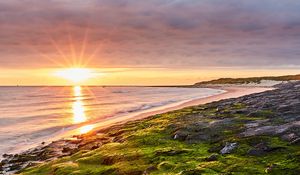 Preview wallpaper sea, beach, coast, rays, sun