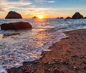 Preview wallpaper sea, beach, pebbles, rocks, sunset