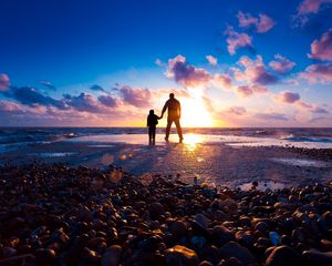 Preview wallpaper sea, beach, rocks, sunset, sun, rays, light