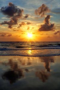 Preview wallpaper sea, beach, sunset, sun, waves