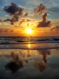 Preview wallpaper sea, beach, sunset, sun, waves
