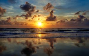 Preview wallpaper sea, beach, sunset, sun, waves