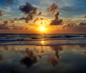 Preview wallpaper sea, beach, sunset, sun, waves