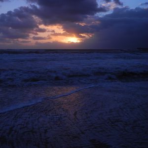 Preview wallpaper sea, beach, sunset, waves, dusk
