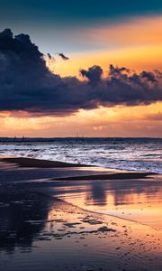 Preview wallpaper sea, beach, sunset, dusk, water, reflection
