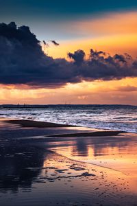 Preview wallpaper sea, beach, sunset, dusk, water, reflection