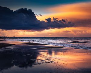 Preview wallpaper sea, beach, sunset, dusk, water, reflection