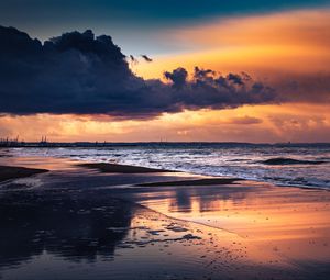 Preview wallpaper sea, beach, sunset, dusk, water, reflection