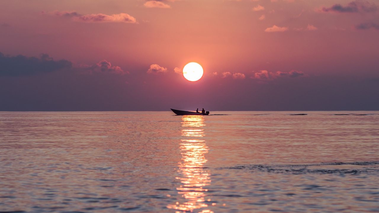 Wallpaper sea, boat, sunset, horizon, thoddoo, maldives