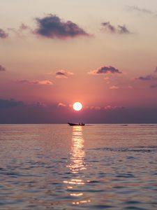 Preview wallpaper sea, boat, sunset, horizon, thoddoo, maldives