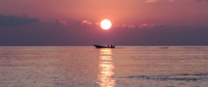 Preview wallpaper sea, boat, sunset, horizon, thoddoo, maldives